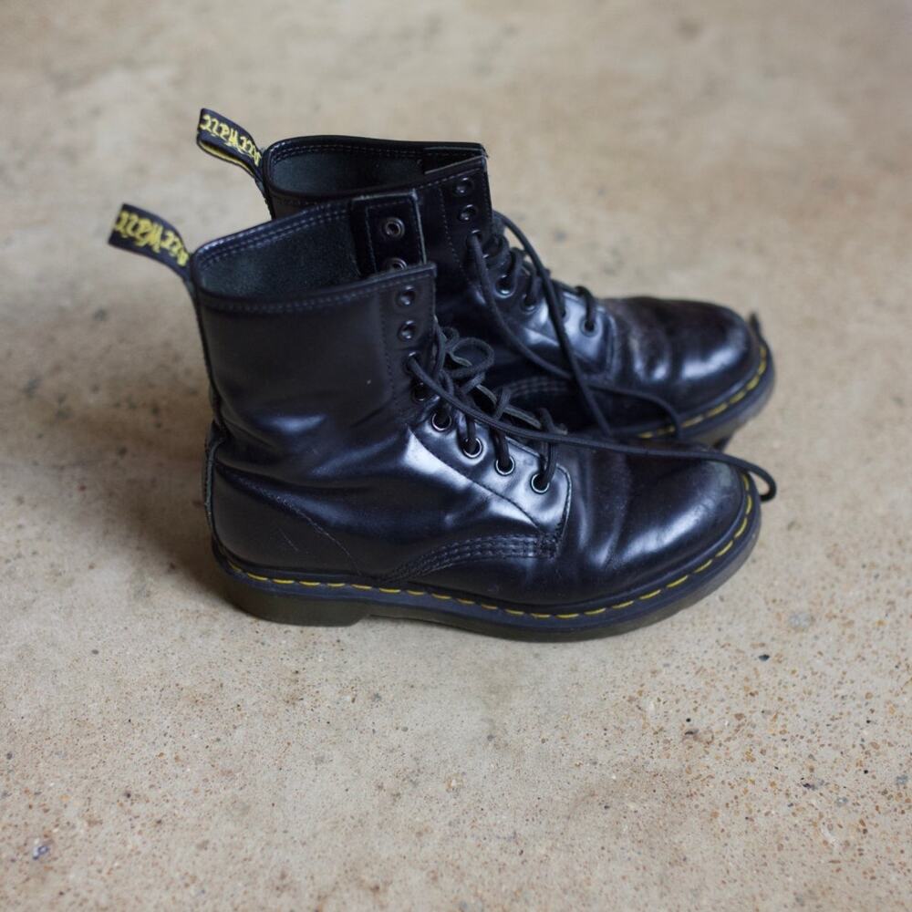Dr. Martens Black Leather 8 Eye Combat Boots Size Womens 7 Classic Yellow Stitch